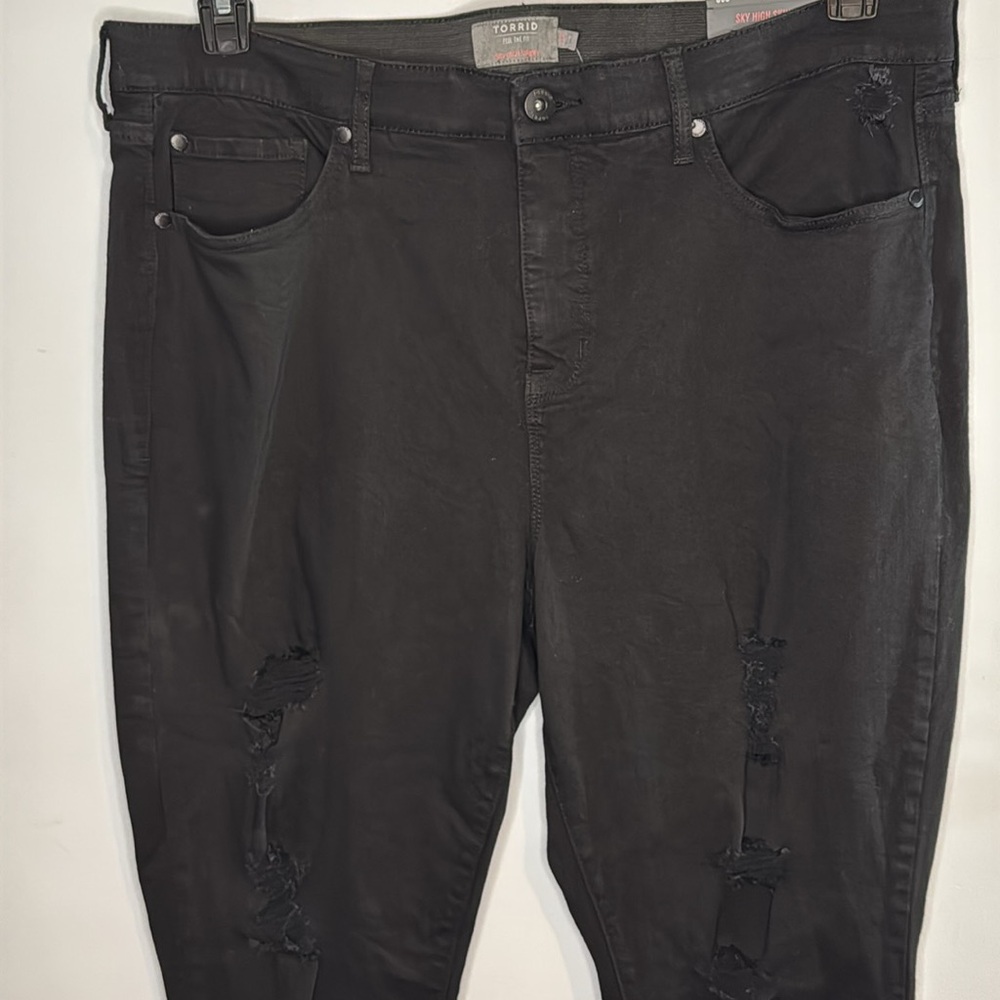 Torrid Jeans Black Skinny High Rise Distressed Stretch in Size 20 NWT - Picture 2 of 16